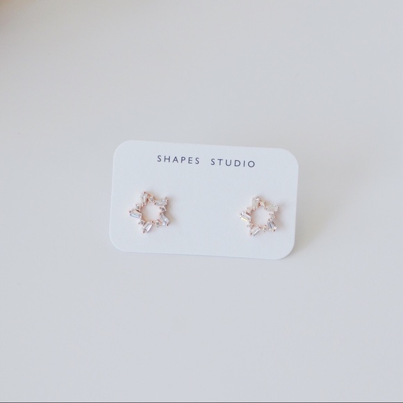 Stunning Star Zirconia Stud Earrings Silver Posts - Picture 2 of 6